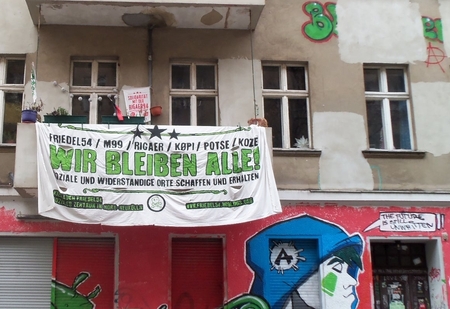 PM: Freispruch für Demonstranten – Protest gegen die Räumung des linken Kiezladens in der Friedelstraße 54 als grundrechtlich geschützte Versammlung anerkannt